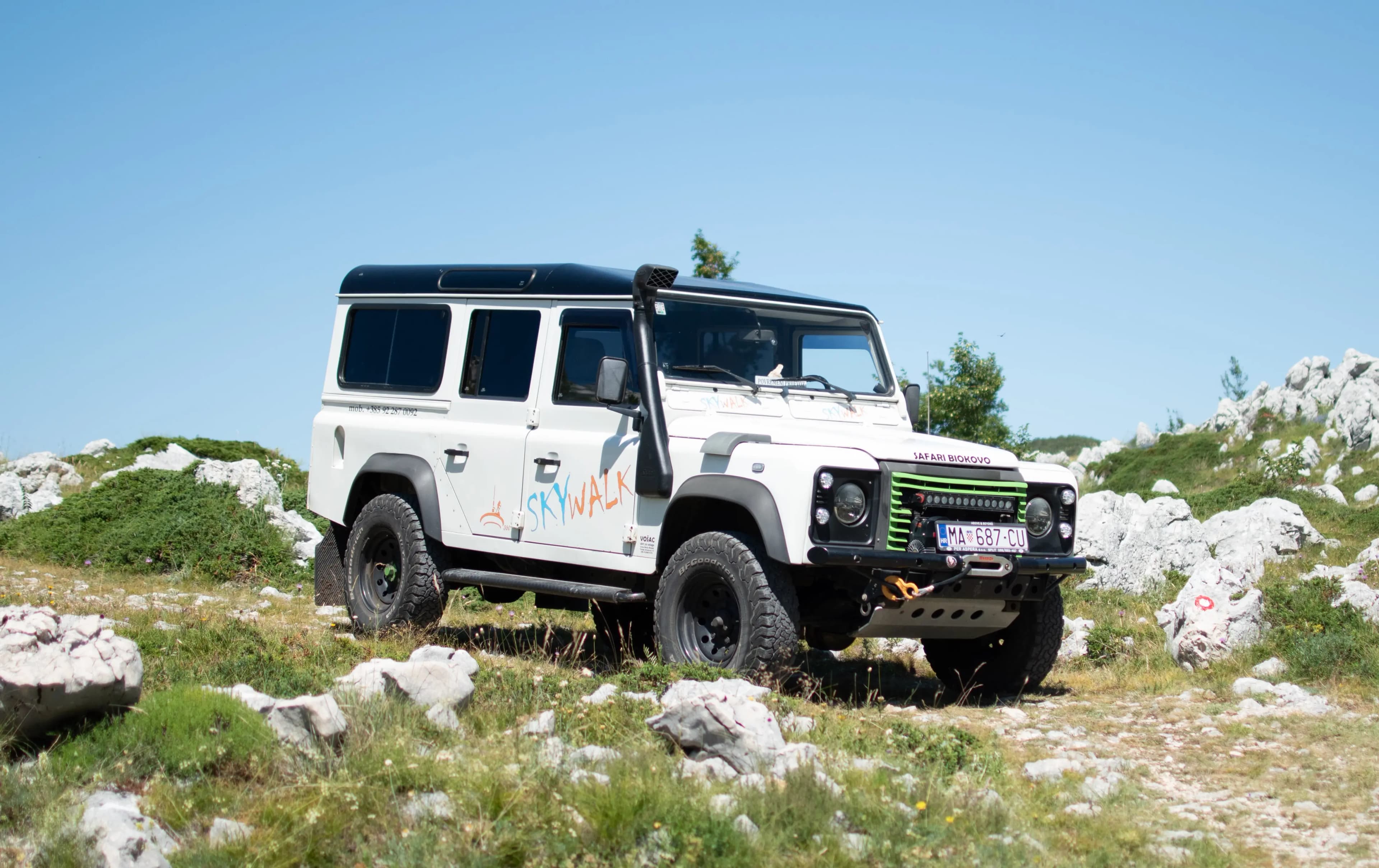 land rover defender safari car